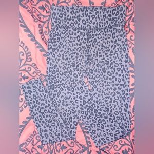 Like new Victoria's secret pink yoga leggings size small